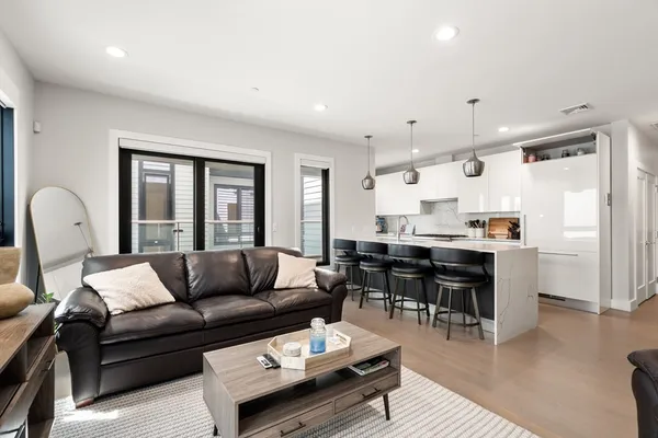 $949,000 | 39 A Street, Unit 16, Boston, MA 02127