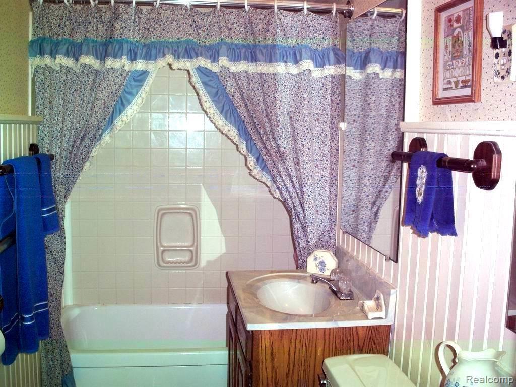 1480 Noble Road Leonard, MI 48367 - Photo 27 of 33 Re-exposure of 100_1990.jpg