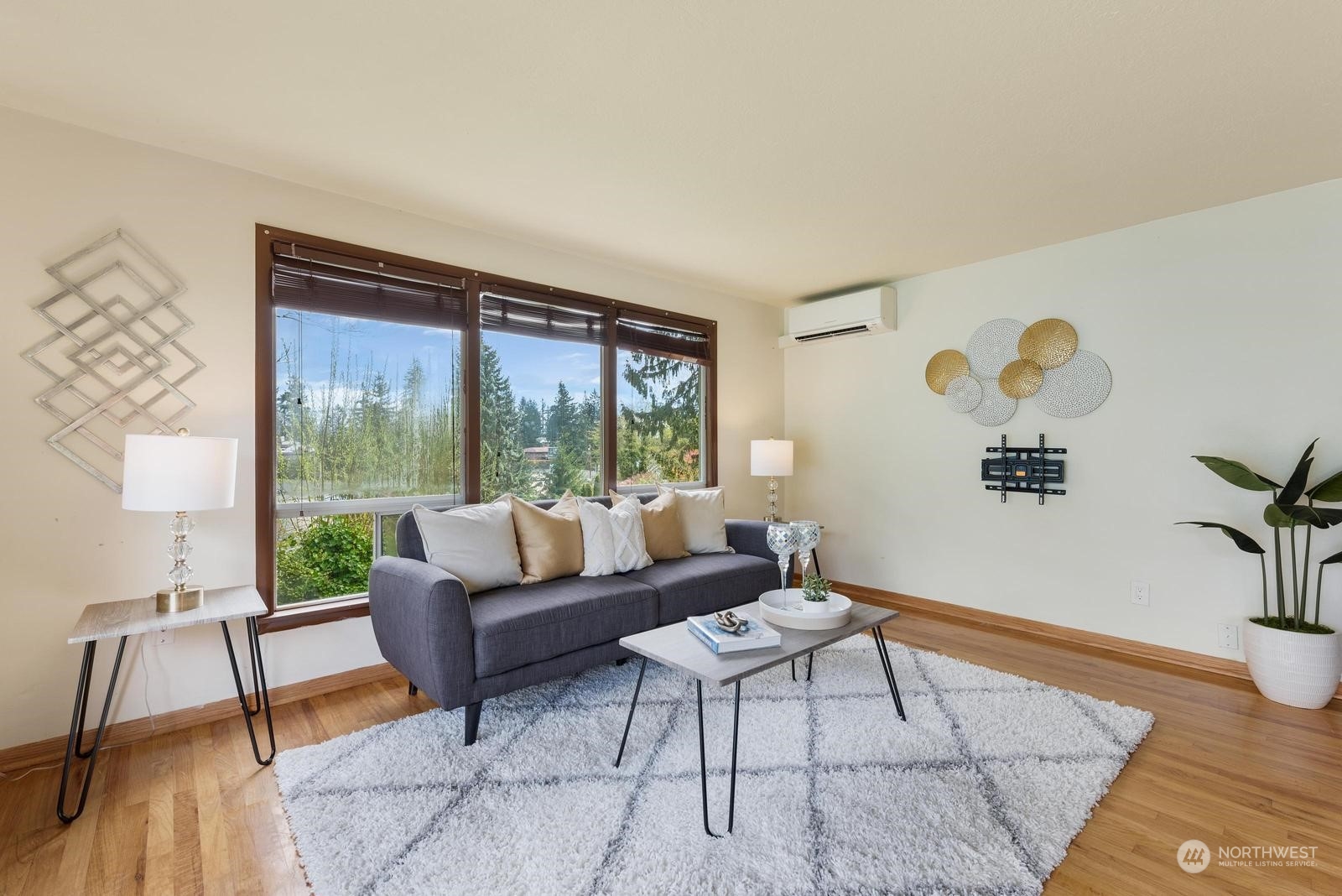 4531 Crescent Avenue Everett, WA 98203 - Photo 5 of 23 a living room with furniture and a window