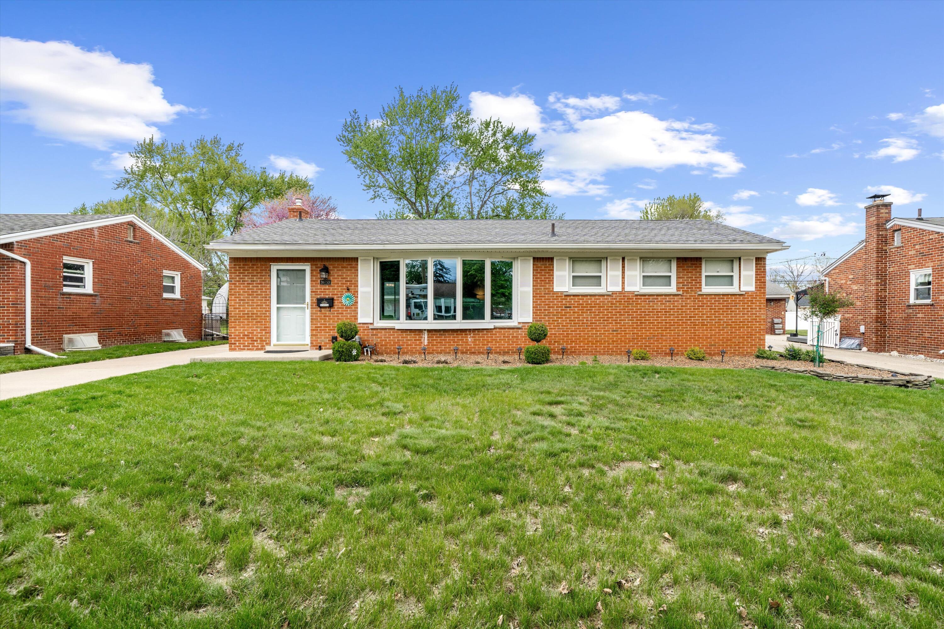 36753 Greenbush Road Wayne, MI 48184 - Photo 1 of 54 01-DSC09736