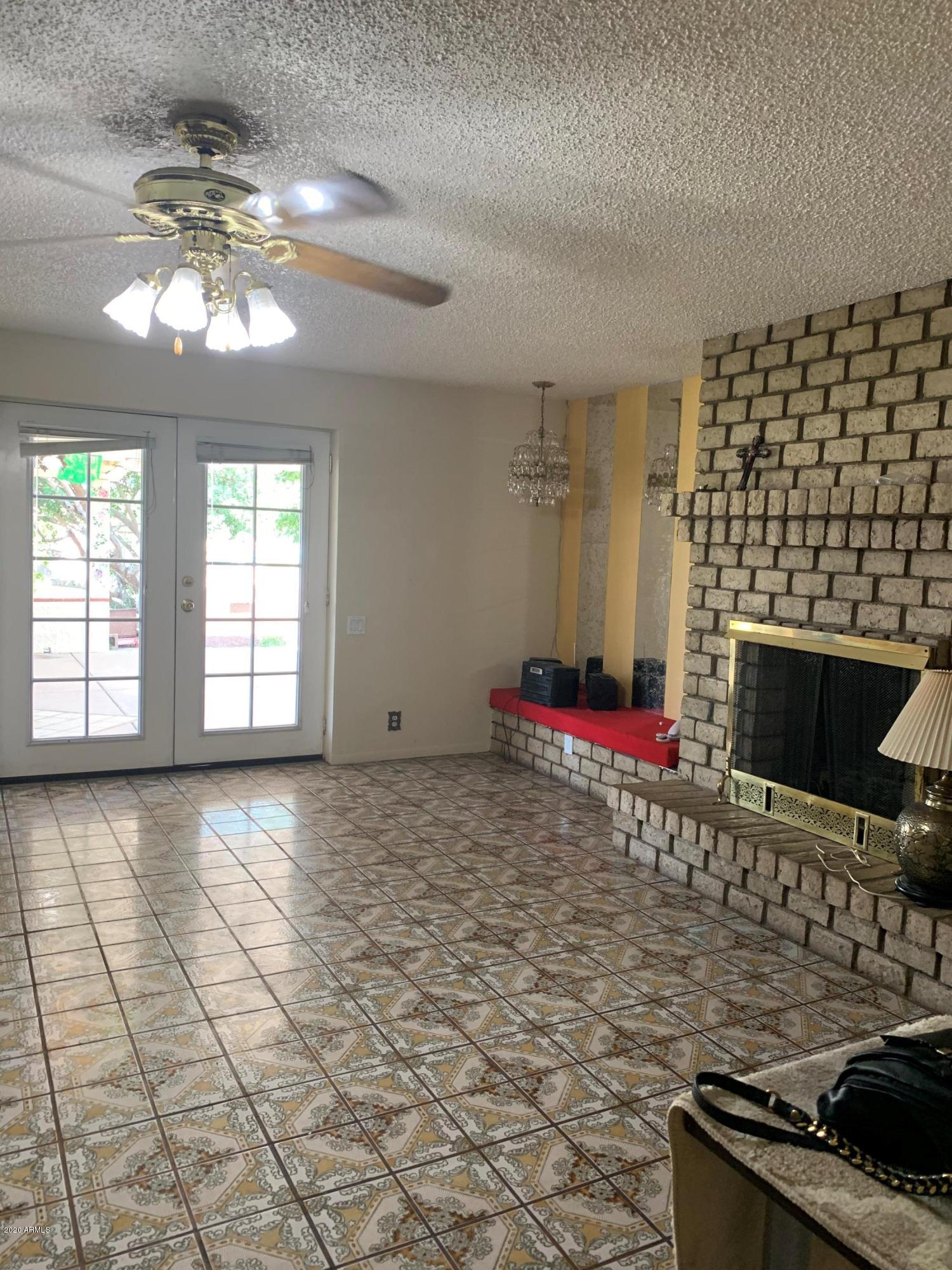 1634 West Roeser Road Phoenix, AZ 85041 - Photo 18 of 26 Family Room (view 2)