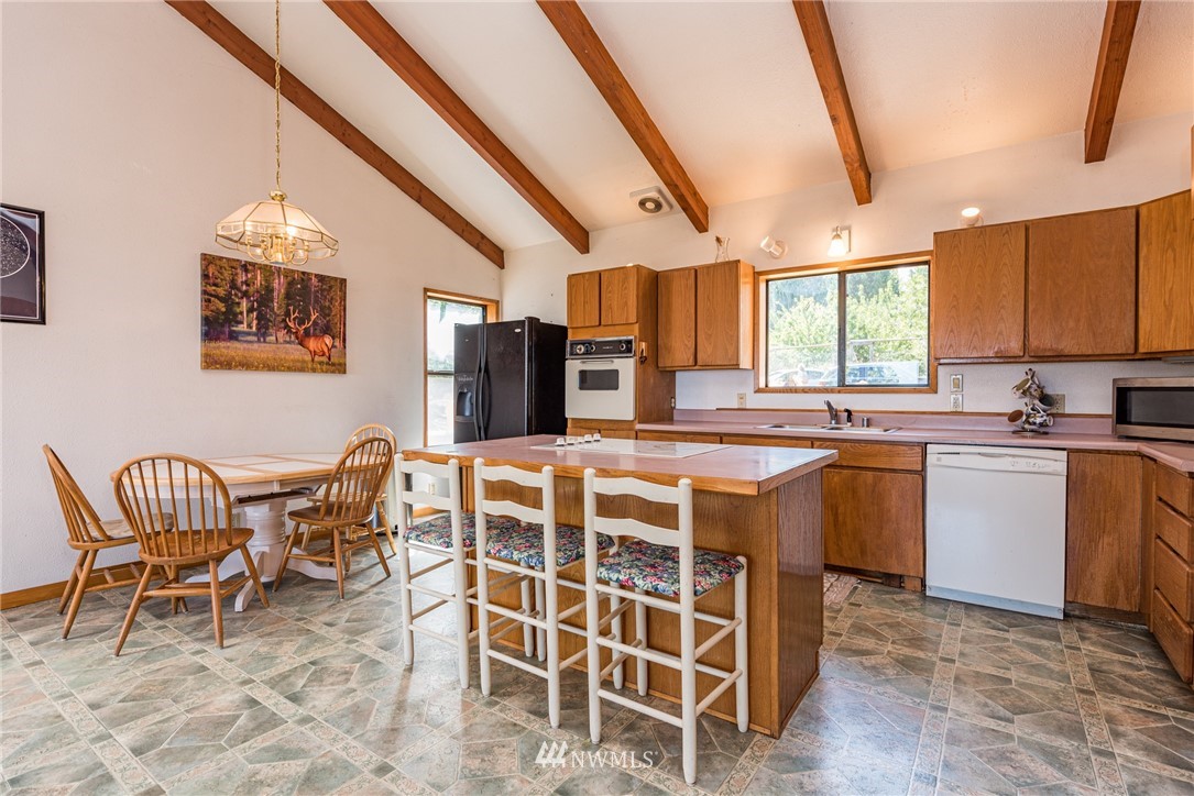 356 Lawrence Road Port Angeles, WA 98363 - Photo 7 of 32 Gallery Image 7