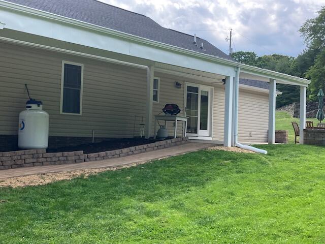 2348 East Ruritan Road Roanoke, VA 24012 - Photo 10 of 31 a front view of a house with garden
