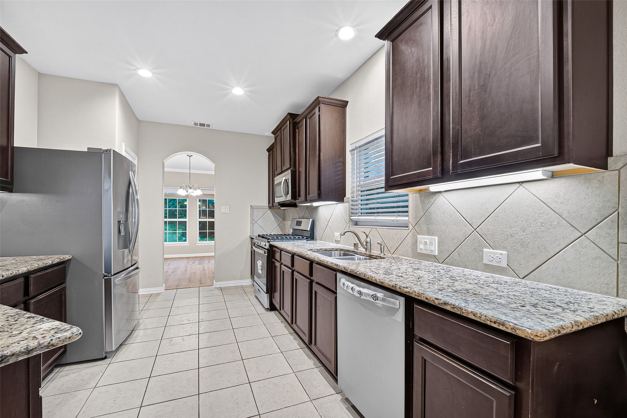 10015 Chase Court Baytown, TX 77521 - Photo 16 of 49