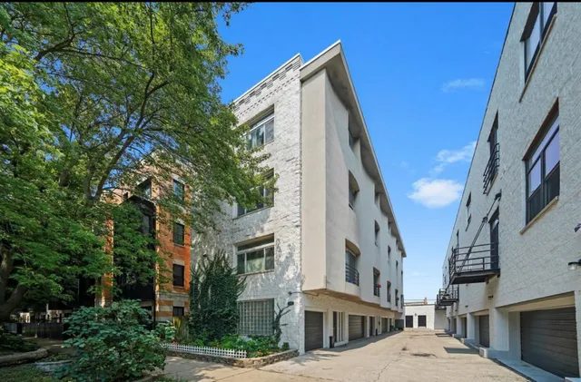 $3,495 | 2231 North Lister Avenue, Unit D, Chicago, IL 60614