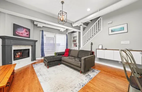 $3,495 | 2231 North Lister Avenue, Unit D, Chicago, IL 60614