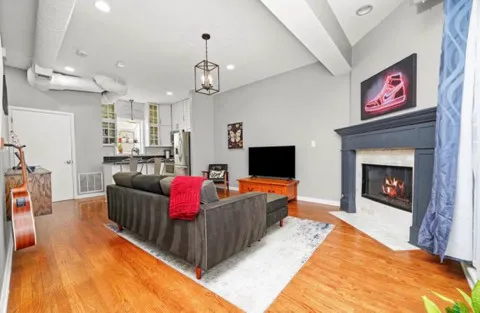 $3,495 | 2231 North Lister Avenue, Unit D, Chicago, IL 60614