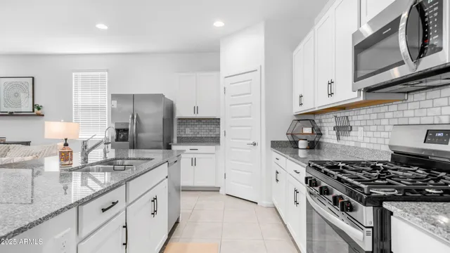 $2,700 | 4525 South 127th Avenue, Avondale, AZ 85323