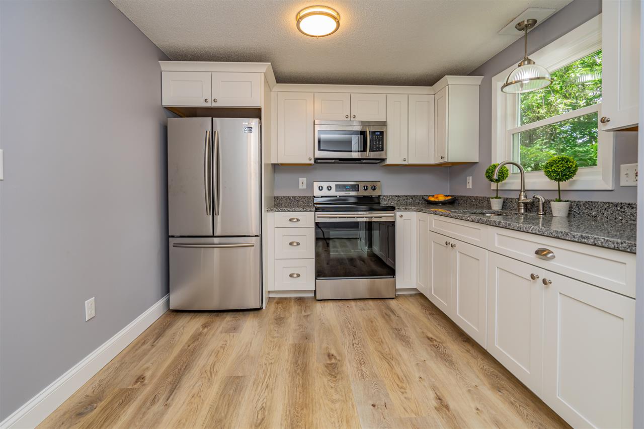 208 Calef Road Manchester, NH 03103 - Photo 15 of 39