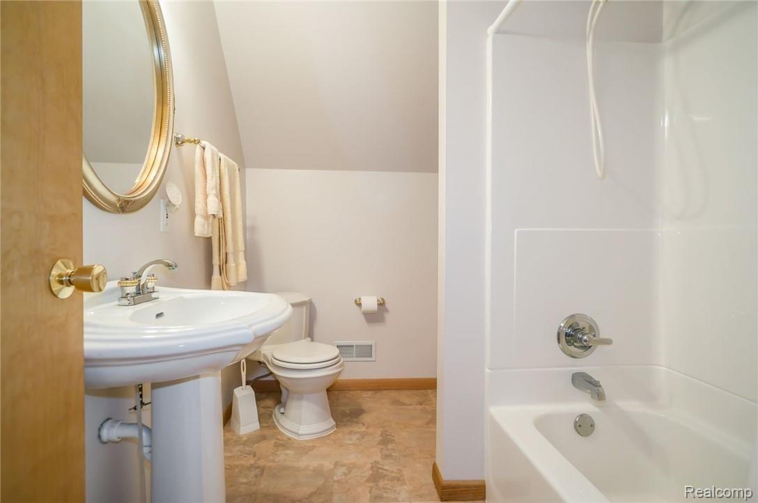 3125 Barnes Road North Branch, MI 48461 - Photo 18 of 27 20.jpg
