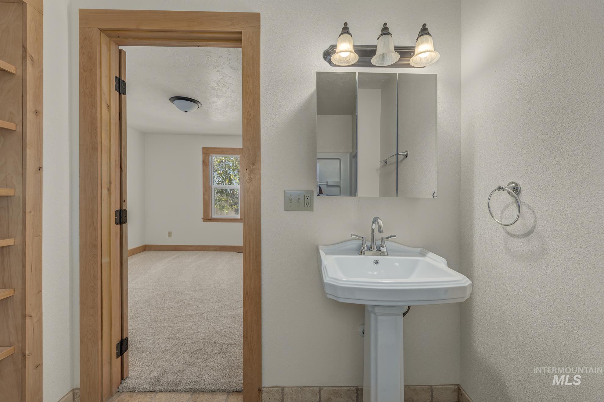 327 Macomb Road Weiser, ID 83672 - Photo 20 of 49 Bathroom featuring light colored carpet and baseboards
