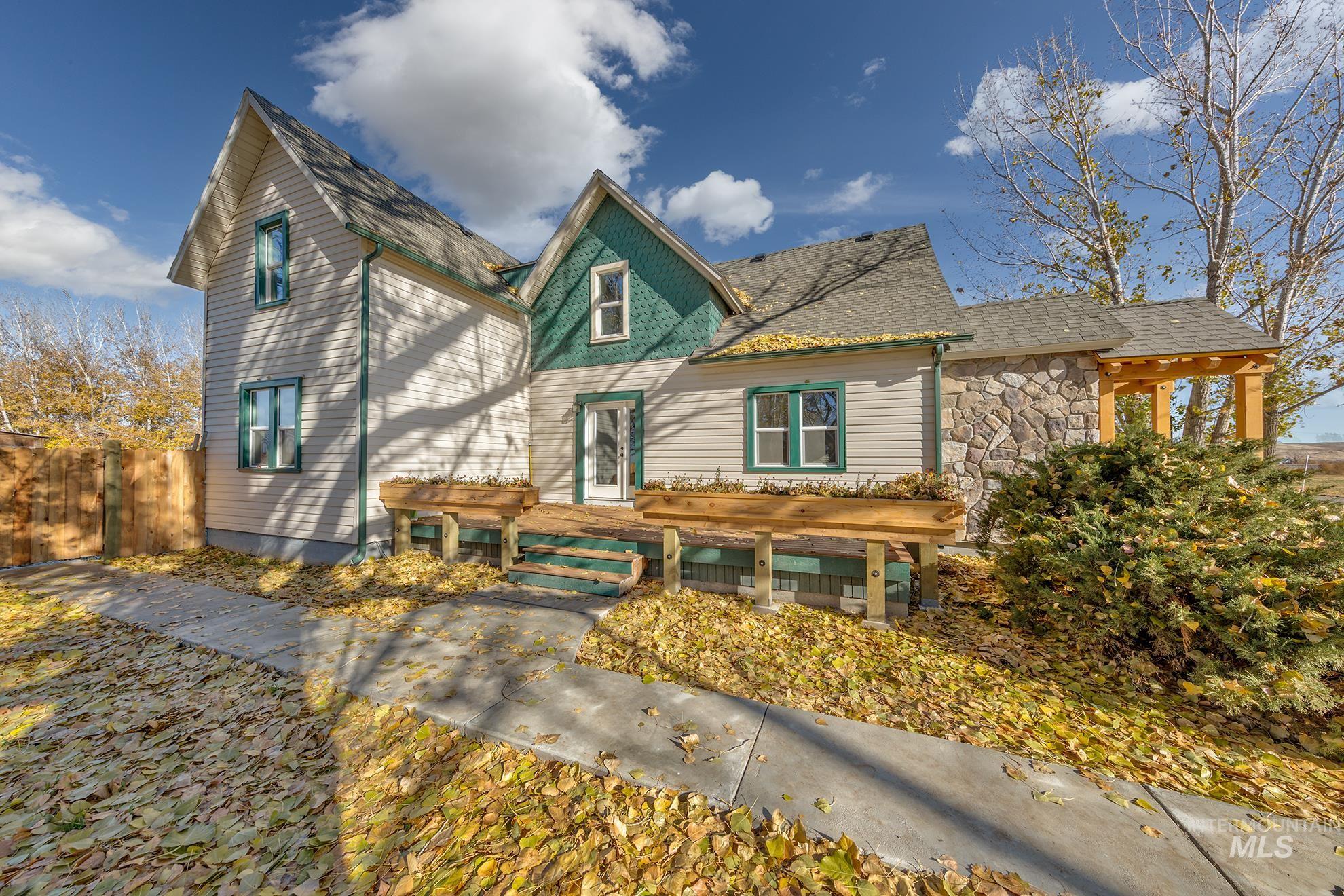 327 Macomb Road Weiser, ID 83672 - Photo 34 of 49 Victorian-style house with stone siding