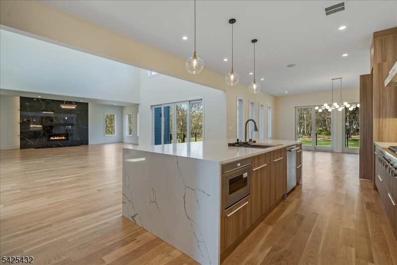 9 Midvale Drive Warren, NJ 07059 - Photo 16 of 49