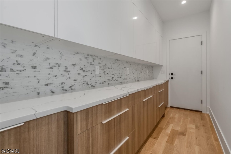 9 Midvale Drive Warren, NJ 07059 - Photo 19 of 49