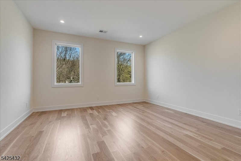 9 Midvale Drive Warren, NJ 07059 - Photo 32 of 49