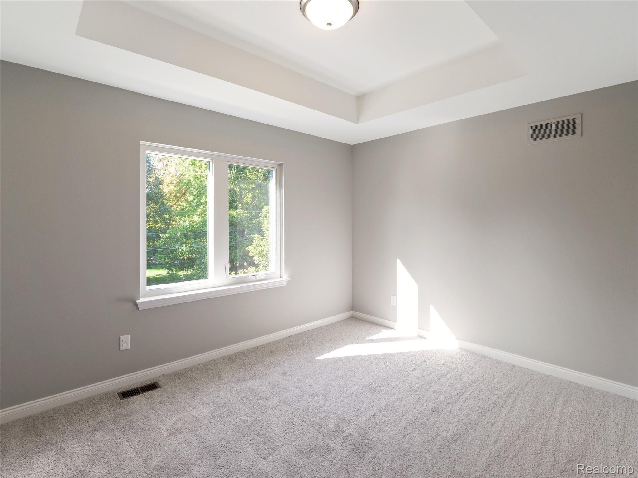 260 South Castell Avenue Rochester, MI 48307 - Photo 26 of 30 P1044749 (1).jpg