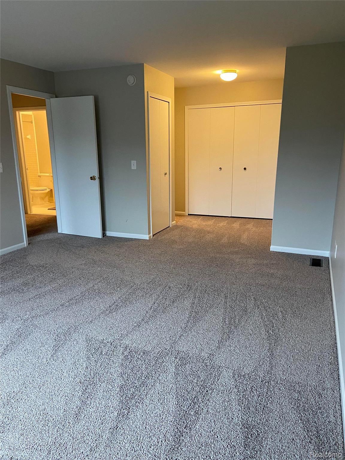 29644 Middlebelt Road, Unit 54 Farmington, MI 48334 - Photo 22 of 31 Primary Bedroom with en suite bathroom