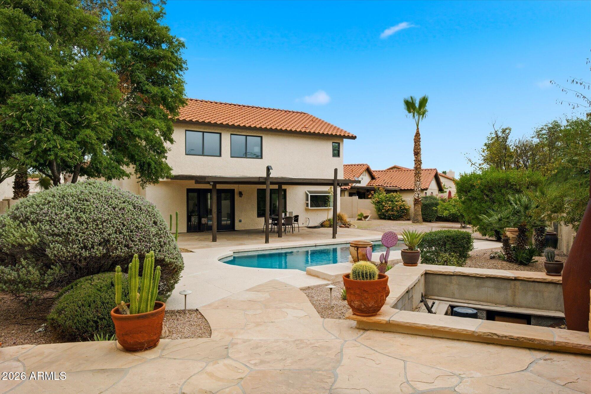 405 East Marny Road Tempe, AZ 85288 - Photo 33 of 36 a view of a terrace with sitting area