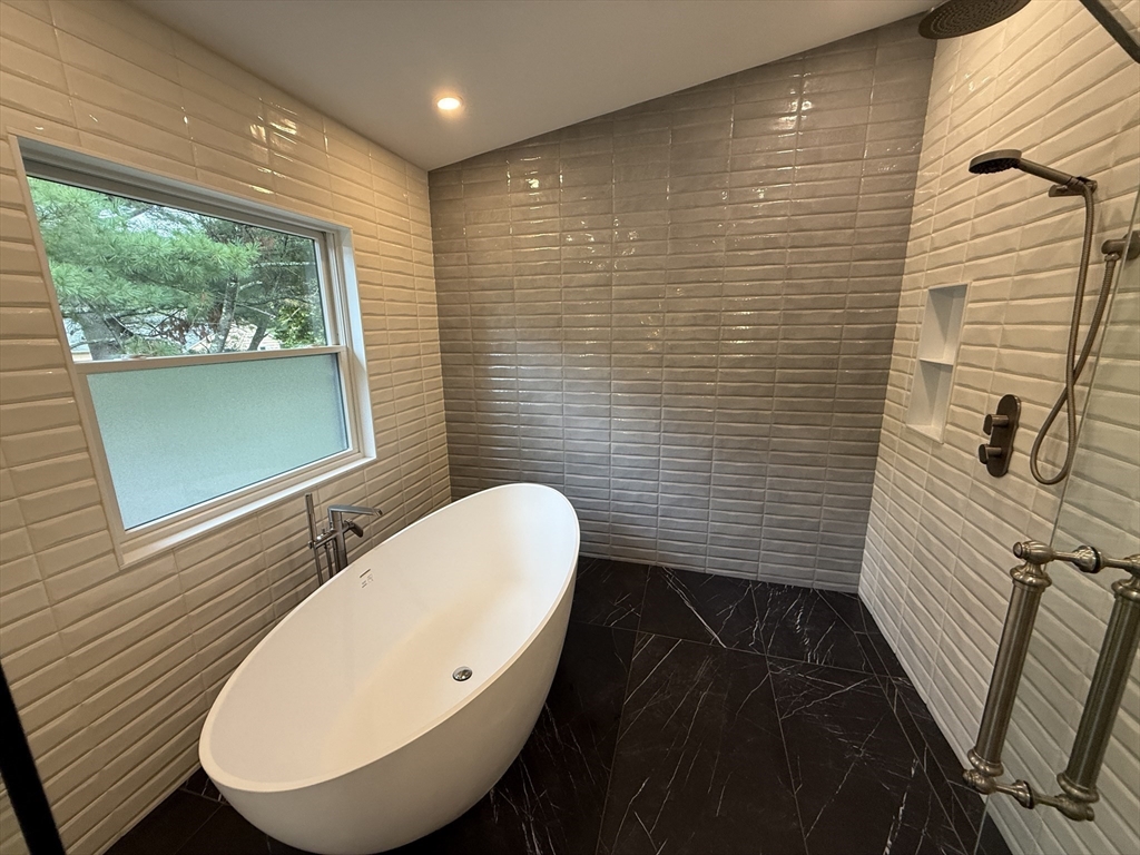 1 Maureen Road Lexington, MA 02420 - Photo 5 of 20