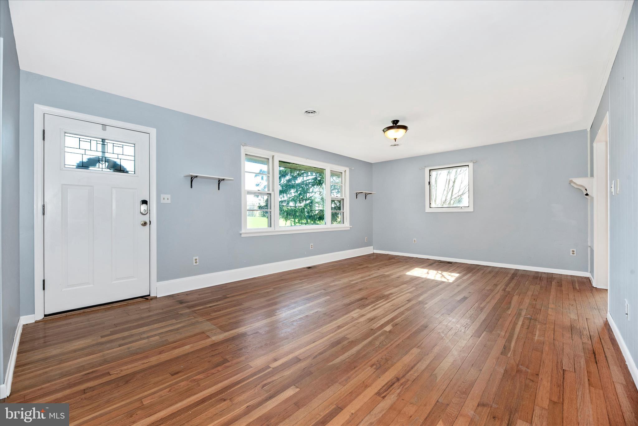 1403 Streaker Road Sykesville, MD 21784 - Photo 4 of 57 Living Room