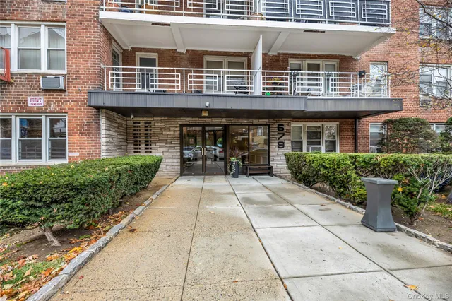 $149,900 | 679 Warburton Avenue, Unit 1M, Yonkers, NY 10701