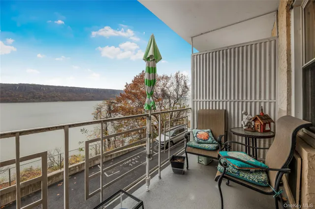 $149,900 | 679 Warburton Avenue, Unit 1M, Yonkers, NY 10701