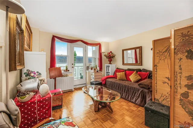 $149,900 | 679 Warburton Avenue, Unit 1M, Yonkers, NY 10701