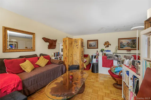 $149,900 | 679 Warburton Avenue, Unit 1M, Yonkers, NY 10701