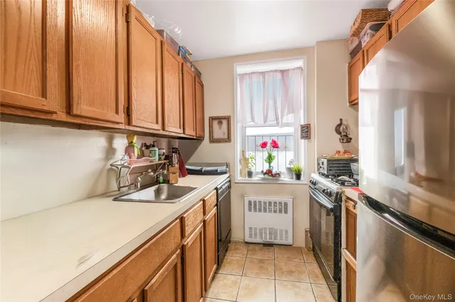 $149,900 | 679 Warburton Avenue, Unit 1M, Yonkers, NY 10701