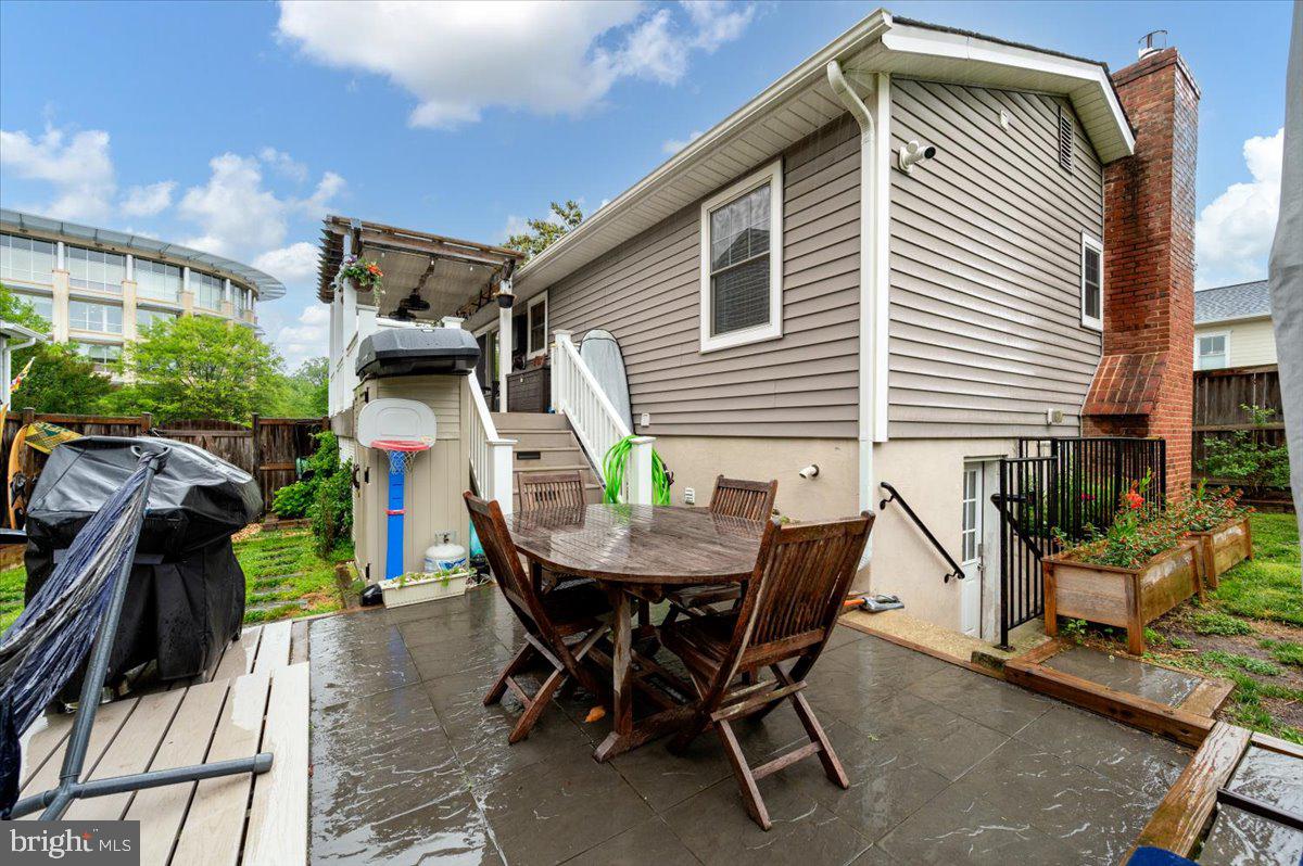 57 Spa Road Annapolis, MD 21401 - Photo 33 of 39 a view of a patio with table and chairs with wooden fence and plants