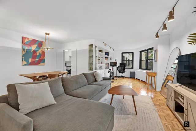 $630,000 | 245 East 25th Street, Unit 5A | Kips Bay