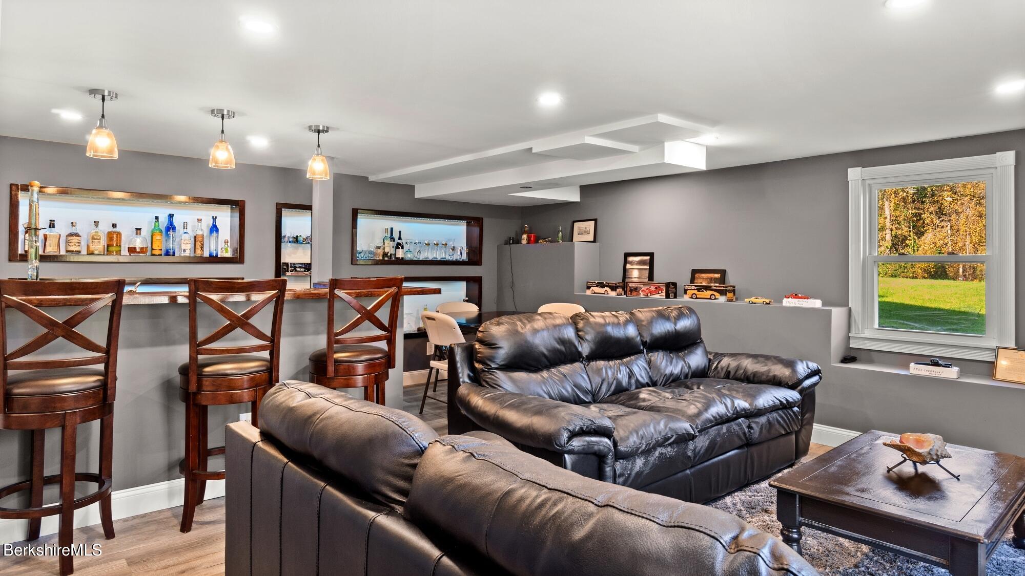 333 East New Lenox Road Pittsfield, MA 01201 - Photo 23 of 30 333 E. New Bar Family Room2