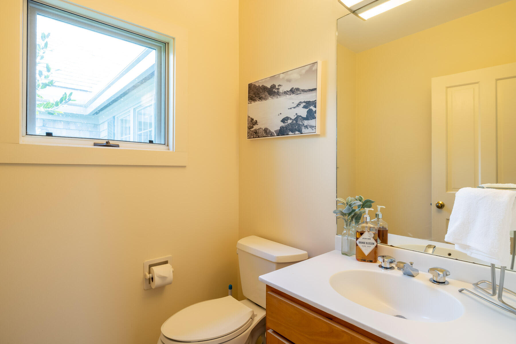 81 Oyster Pond Road Edgartown, MA 02539 - Photo 21 of 41 Powder room