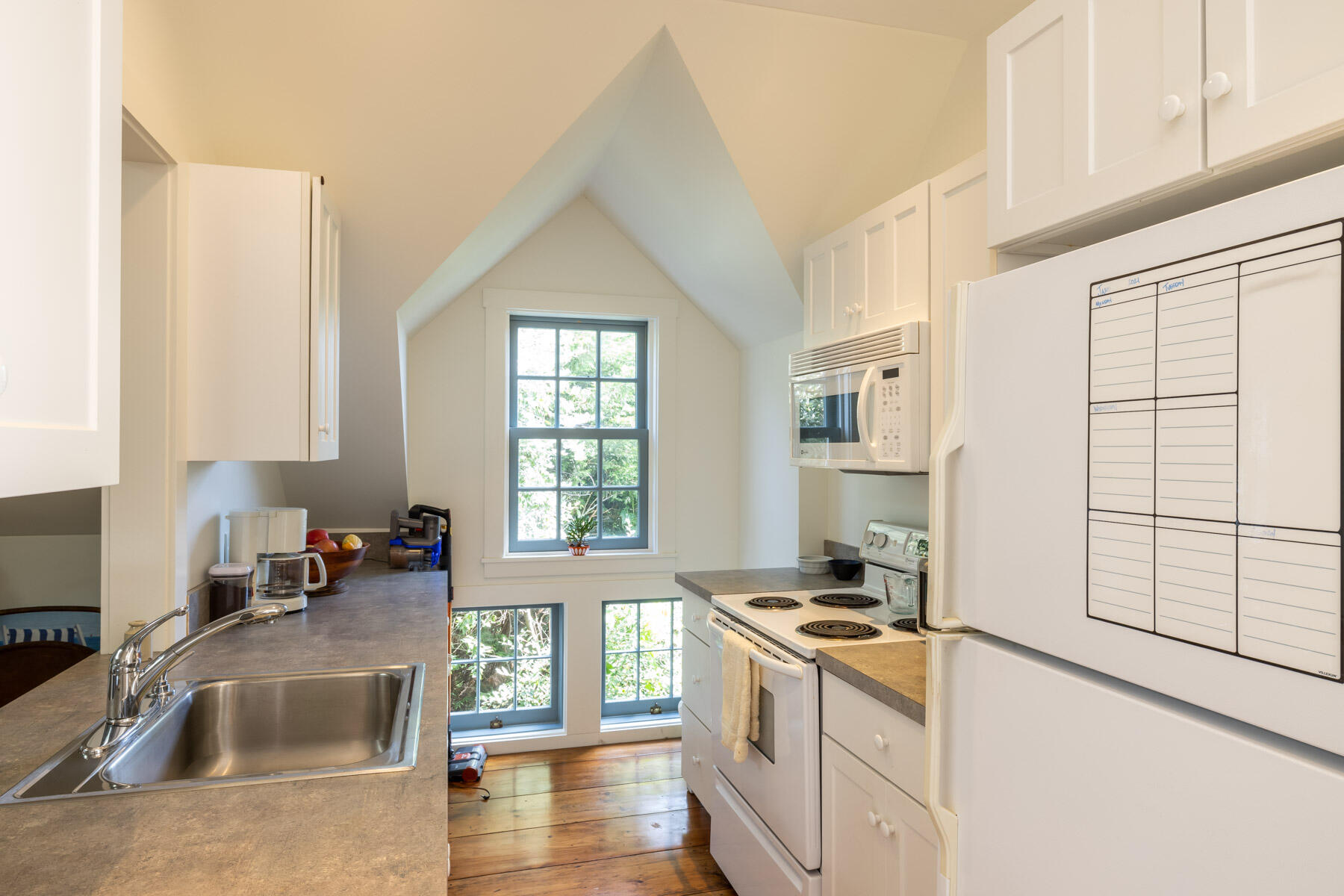 81 Oyster Pond Road Edgartown, MA 02539 - Photo 29 of 41 Guest house kitchen