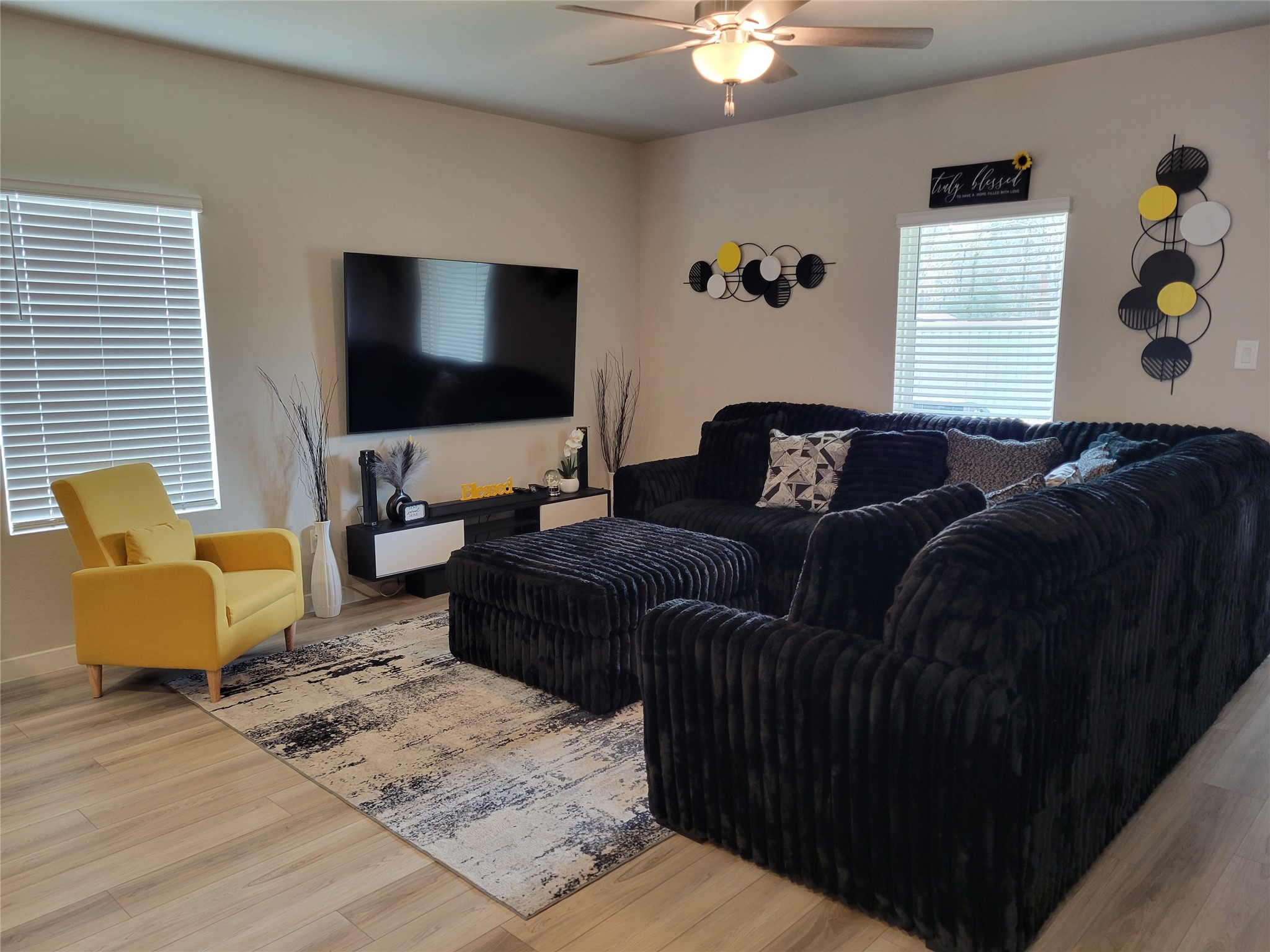 2607 Homestead Rnch Lane Crosby, TX 77532 - Photo 6 of 17 While the spacious family room invites you to unwind, stretch out, and make everyday memories in comfort.