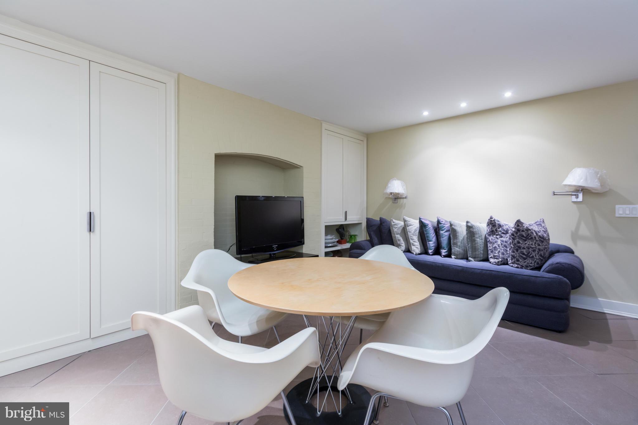 2127 R Street Northwest Washington, DC 20008 - Photo 22 of 28 Family Room