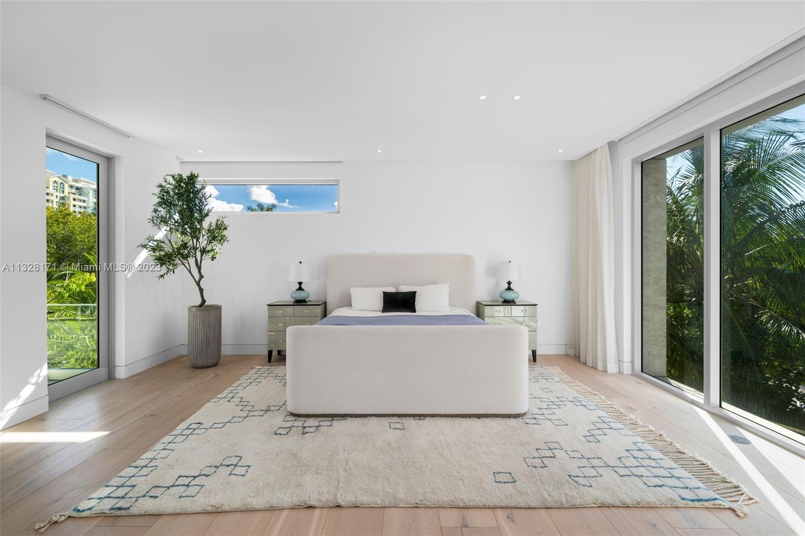390 Pacific Road Key Biscayne, FL 33149 - Photo 13 of 37 a living room with furniture and a potted plant