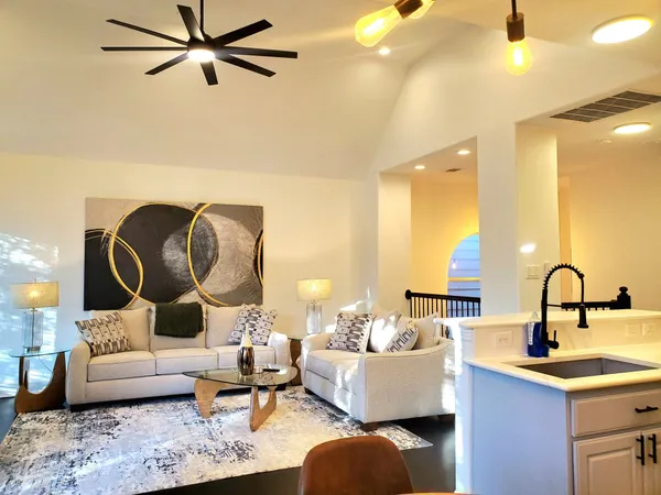$3,050 | 5250 Washington Avenue, Houston, TX 77007