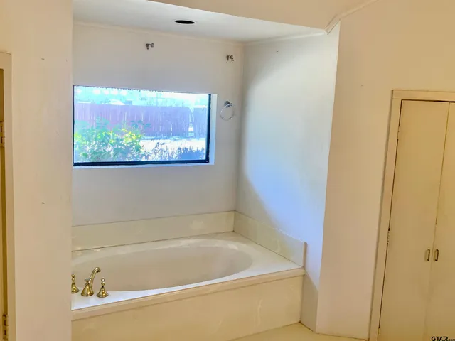 $2,250 | 829 East Goode Street, Quitman, TX 75783