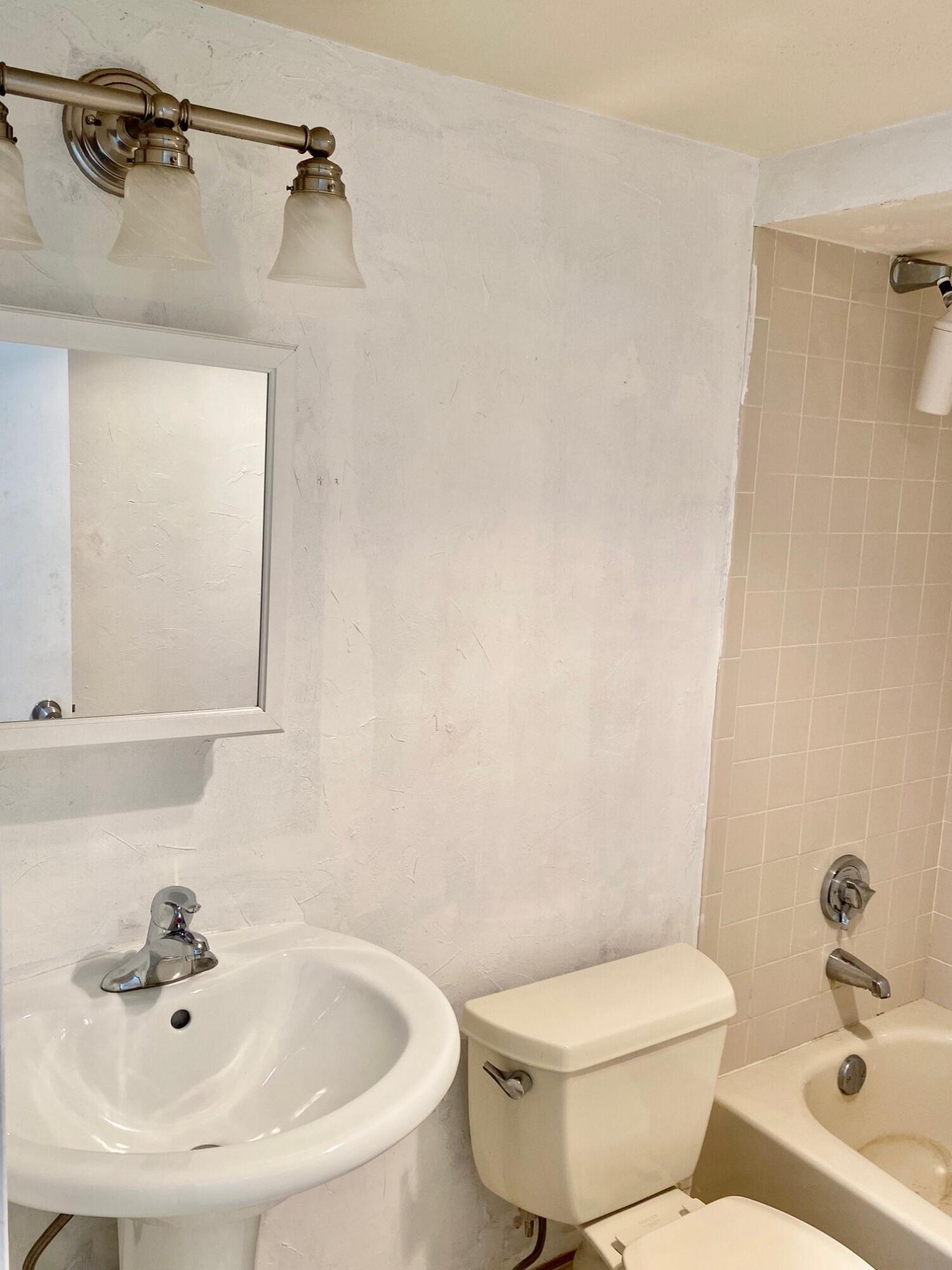 1400 Northwest 9th Avenue, Unit B8 Boca Raton, FL 33486 - Photo 21 of 26 Guest Bath
