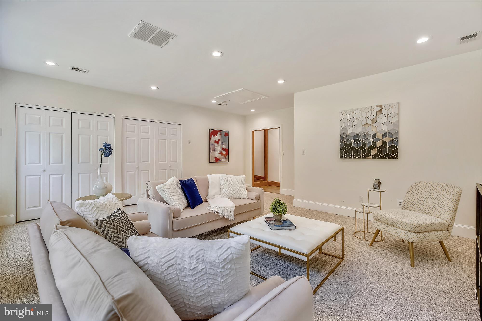 607 Stonington Road Silver Spring, MD 20902 - Photo 22 of 48 Main Level Family Room
