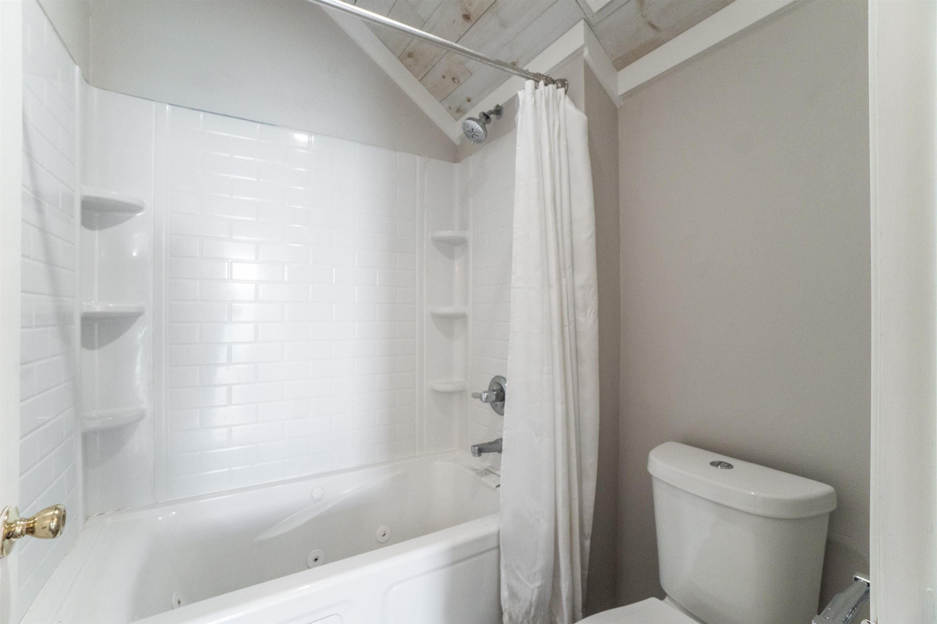 152 Windmill Ridge Road, Unit B Gulf Shores, AL 36542 - Photo 31 of 40 Bathroom