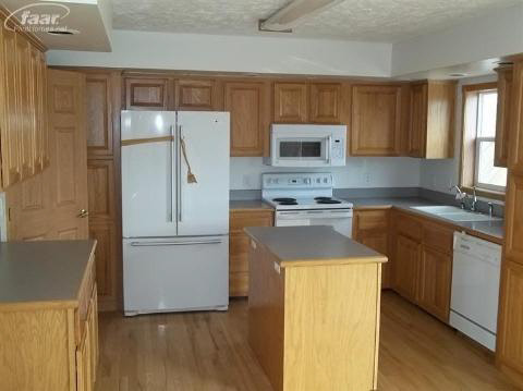 9078 North Robb Road Fowlerville, MI 48836 - Photo 3 of 10 20211594-2.JPG