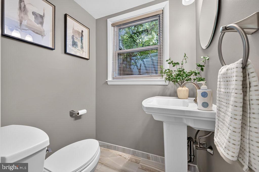 840 Pembroke Road Rydal, PA 19046 - Photo 14 of 32 Powder room lower level