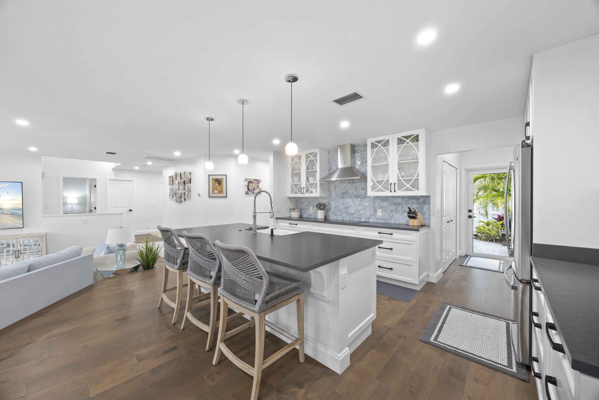 17235 Bay Street Jupiter, FL 33477 - Photo 11 of 47 15_jv2a4219