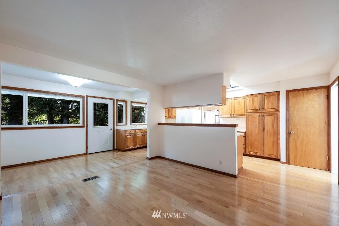 18355 Ridgefield Road Northwest Shoreline, WA 98177 - Photo 14 of 19 Gallery Image 14