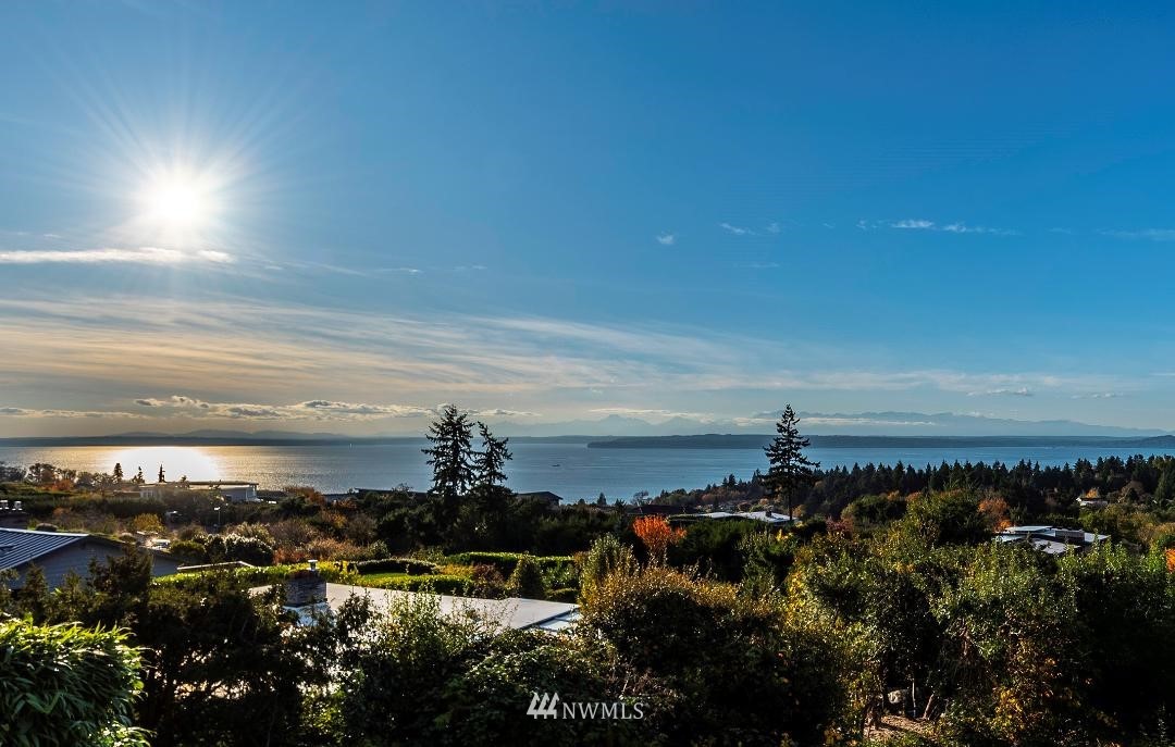 18355 Ridgefield Road Northwest Shoreline, WA 98177 - Photo 3 of 19 Gallery Image 3