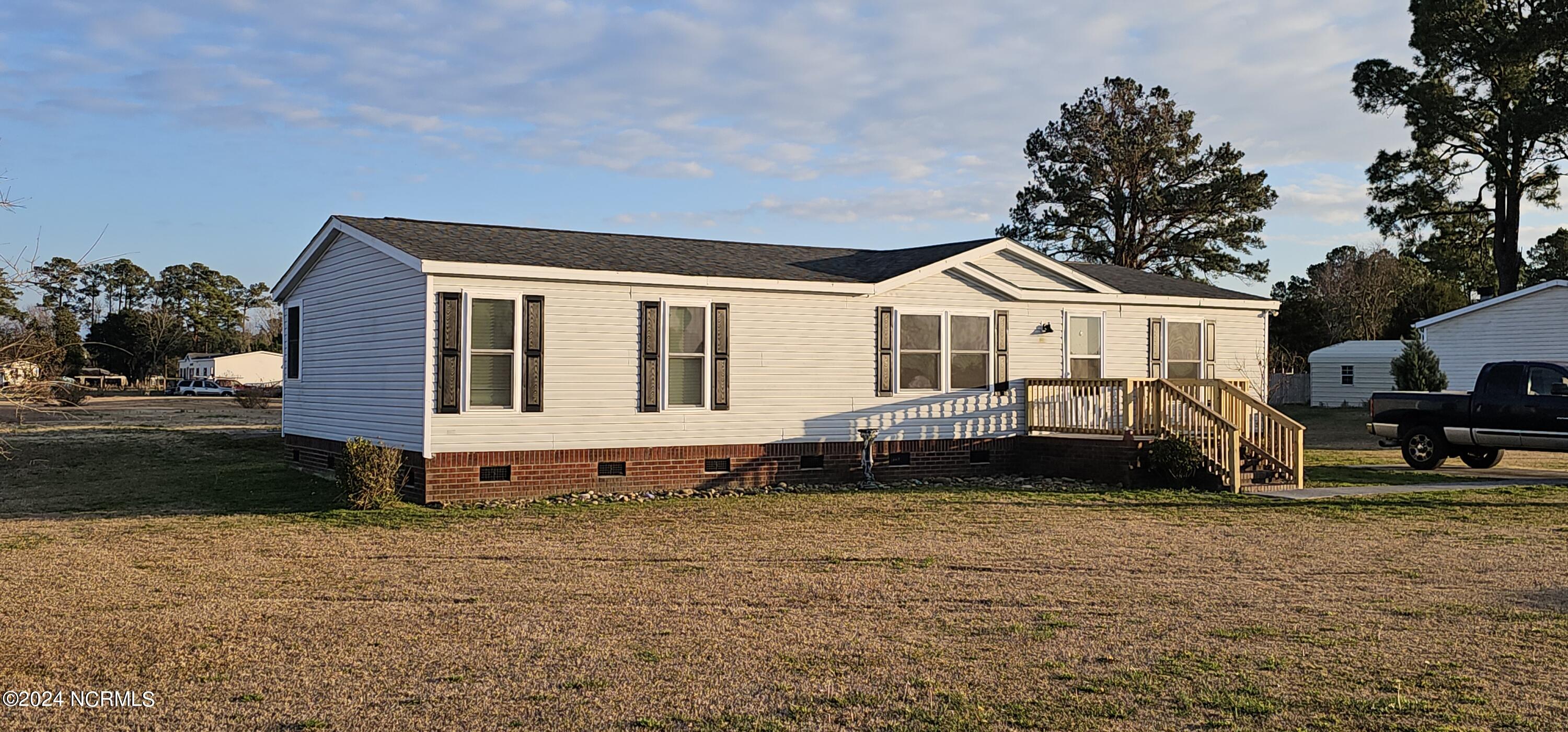 114 Pittman Road Hubert, NC 28539 - Photo 3 of 24 20240131_165247