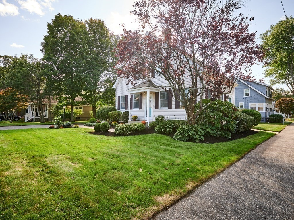 14 Hanson Street Wakefield, MA 01880 - Photo 4 of 32 a front view of house with yard and green space