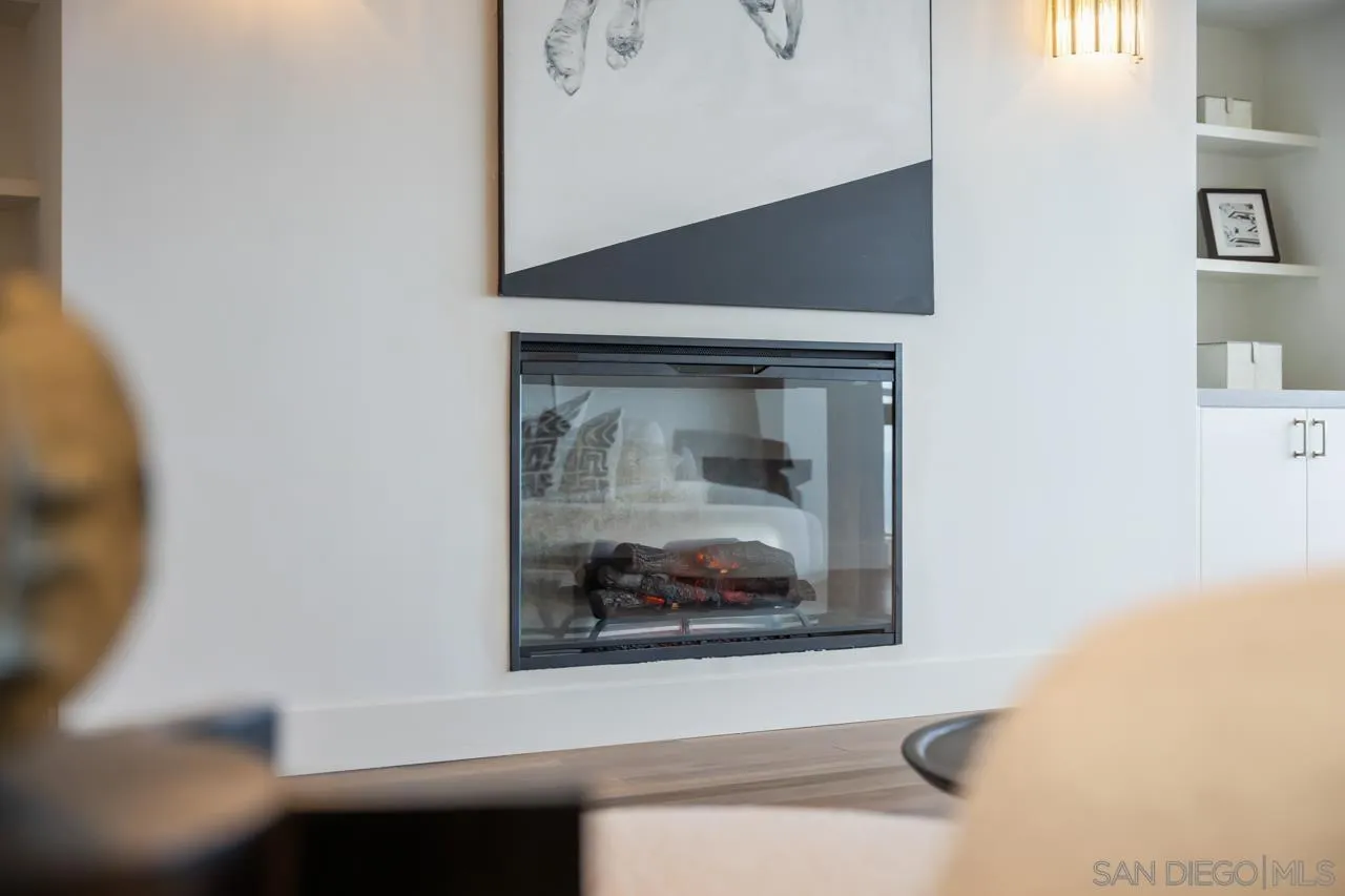 939 Coast Boulevard, Unit 12C La Jolla, CA 92037 - Photo 16 of 41 a room with a painting on the wall